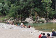 Οι δύο «παραλίες των βουνών» του Ασπροποτάμου – Καλοκαιρινή όαση δροσιάς στα 1.000 μέτρα υψόμετρο