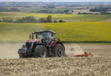 Συμφωνία του Ομίλου Επιχειρήσεων Σαρακάκη με την Τράπεζα Πειραιώς για χρηματοδότηση γεωργικών οχημάτων και εξοπλισμού