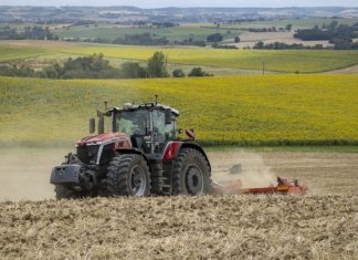 Συμφωνία του Ομίλου Επιχειρήσεων Σαρακάκη με την Τράπεζα Πειραιώς για χρηματοδότηση γεωργικών οχημάτων και εξοπλισμού
