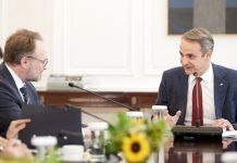 Η μείωση των τιμών ενέργειας για νοικοκυριά και επιχειρήσεις, στο επίκεντρο της συνάντησης του πρωθυπουργού με τον Ευρωπαίο επίτροπο Ενέργειας και Στέγασης