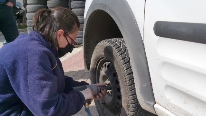 ελαστικά - αυτοκίνητα - επισκευή