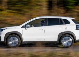 Σχεδόν ένα στα δύο αυτοκίνητα που πουλήθηκαν τον Ιούλιο στην Ελλάδα διέθεταν υβριδική τεχνολογία