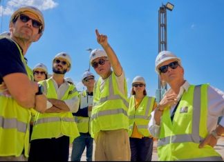 Το εργοτάξιο του εμπορικού προορισμού Riviera Galleria στο Ελληνικό επισκέφτηκε ο σχεδιαστής του, K. Kuma