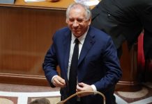 Ο Φρανσουά Μπαϊρού υπέβαλε επίσημα την παραίτησή του