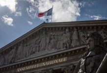 Γαλλία: Αντιμέτωπη με το ενδεχόμενο μη έγκρισης του κρατικού προϋπολογισμού για το 2026