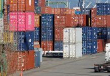 Σε ισχύ οι επιπλέον αμερικανικοί δασμοί στα εισαγόμενα φορτηγά και λεωφορεία