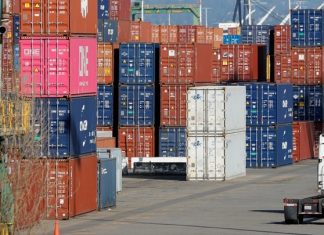 Σε ισχύ οι επιπλέον αμερικανικοί δασμοί στα εισαγόμενα φορτηγά και λεωφορεία