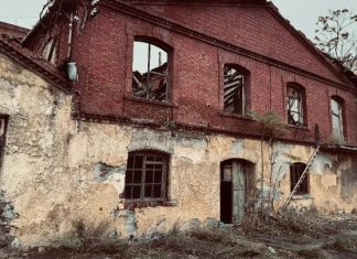 ΦΙΞ Αθήνας και Θεσσαλονίκης: Μια παράλληλη ιστορία βιομηχανικών κτιρίων