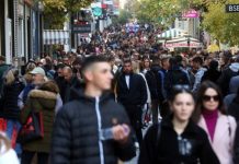 «Δειλά σημάδια αισιοδοξίας» στην κατανάλωση – Ανοικτά τα καταστήματα σήμερα, σε ρυθμούς εορταστικού ωραρίου η αγορά