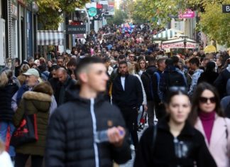 «Δειλά σημάδια αισιοδοξίας» στην κατανάλωση – Ανοικτά τα καταστήματα σήμερα, σε ρυθμούς εορταστικού ωραρίου η αγορά