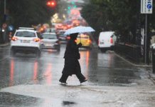 Ισχυρή καταιγίδα στην Αττική – Μεγάλα προβλήματα στη Λακωνία – Πού χτυπά η κακοκαιρία Byron