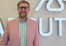 Η Παπουτσάνης εντάσσει στη διοικητική της ομάδα τον Paul Alexander Carr Pickering