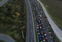 Σε ποια σημεία παραμένουν τα μπλόκα – Συνάντηση Κ. Χατζηδάκη και Κ. Τσιάρα με αγρότες της Κρήτης