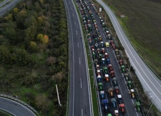 Σε ποια σημεία παραμένουν τα μπλόκα – Συνάντηση Κ. Χατζηδάκη και Κ. Τσιάρα με αγρότες της Κρήτης