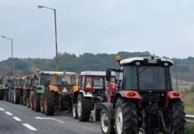 Λάρισα: Παραμένουν στο μπλόκο της Νίκαιας οι αγρότες – Συνεχίζουν τις κινητοποιήσεις και μετά τις γιορτές