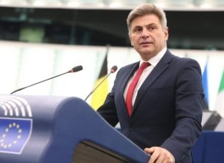 Εκτός της ευρωομάδας του ΣΥΡΙΖΑ ο Ν. Φαραντούρης, με απόφαση του Σ. Φάμελλου