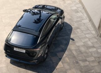 To πρωτότυπο Nissan Ariya κινείται με ηλιακή ενέργεια και κερδίζει έως 23 χιλιόμετρα αυτονομίας την ημέρα