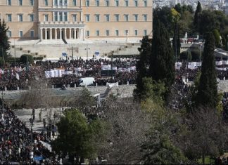 Συλλαλητήρια για τα τρία χρόνια από το σιδηροδρομικό δυστύχημα στα Τέμπη