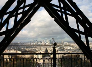 Παρίσι: Η πόλη που είπε «όχι» στο αυτοκίνητο – Μπορεί να αποτελέσει παράδειγμα για την Αθήνα; Τα οφέλη, η γκρίνια, η αλλαγή