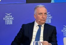 Σ. Καλαφάτης – 11ο Delphi Economic Forum: «Η Ελλάδα δεν θεωρείται πλέον χώρα υψηλού ρίσκου αλλά ένας ελκυστικός επενδυτικός προορισμός» (εικόνες)