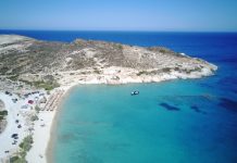 Τα Πράσσα Κιμώλου στις παραλίες που προτείνει το Conde Nast Traveller