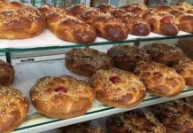 Στα περσινά επίπεδα οι τιμές στα τσουρέκια – Υποτονική η κίνηση στα αρτοποιεία, προσδοκίες για κορύφωση τη Μεγάλη Πέμπτη