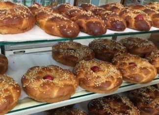 Στα περσινά επίπεδα οι τιμές στα τσουρέκια – Υποτονική η κίνηση στα αρτοποιεία, προσδοκίες για κορύφωση τη Μεγάλη Πέμπτη