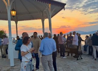 Η Ύδρα των Ασφαλιστών: Εκεί όπου οι συζητήσεις και οι συναντήσεις διαμορφώνουν μια ολόκληρη αγορά