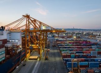 Αναθέρμανση στη διακίνηση containers για το λιμάνι του Πειραιά