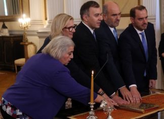 Ορκίσθηκαν τα νέα μέλη της κυβέρνησης