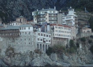 Άγιον Όρος: Σε διαρκή ετοιμότητα η πυροπροστασία – Το ανάφλυφο της περιοχής, η επισκεψιμότητα και η πυκνή βλάστηση
