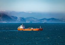 Ναυτιλία: Σταδιακή επιστροφή πλοίων στο Σουέζ αλλά υψηλοί ναύλοι σε τάνκερ και containers