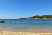 Έλεγχοι με drones και MyCoast σε πάνω από 300 παραλίες – Πρόστιμα έως 73.000 ευρώ και σφραγίσεις επιχειρήσεων για παραβάσεις