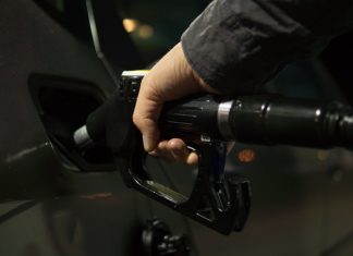 Αυξάνεται η τιμή του πετρελαίου εν μέσω ασύμβατων απαιτήσεων ανάμεσα στις ΗΠΑ και το Ιράν