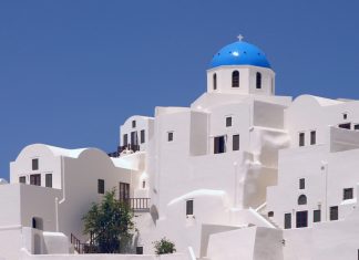Η Σαντορίνη βγαίνει από την «καρτ-ποστάλ» και μπαίνει στο μετρό του Παρισιού