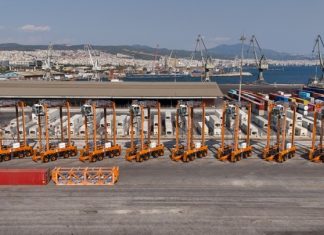 Οκτώ νέα οχήματα μεταφοράς εμπορευματοκιβωτίων για τον ΟΛΘ