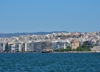 Θεσσαλονίκη: Γεμάτη, αλλά με διαφορετικά δεδομένα η φετινή σεζόν – Λιγότερες διαμονές, «κουμπωμένοι» τουρίστες και η τουρκική αγορά που καλύπτει τα κενά