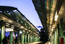 Πώς το φρενάρισμα των συρμών του μετρό μετατρέπεται σε ηλεκτρική ενέργεια