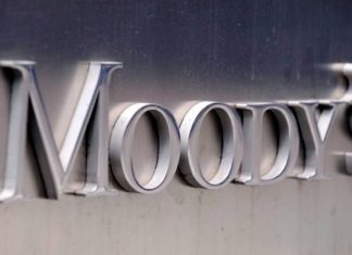 Moody’s: Αναβάθμισε σε θετικές από σταθερές τις προοπτικές της Alpha Bank και της Τράπεζας Πειραιώς
