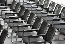 EY: Περισσότερες συγχωνεύσεις και εξαγορές στις χρηματοοικονομικές υπηρεσίες παγκοσμίως το α’ εξάμηνο του 2026, αλλά λιγότερα megadeals